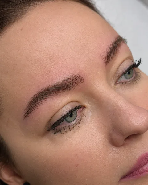 Silky Hairstroke Brows — autorska technika włosa maszynowego Bogusława Herda
