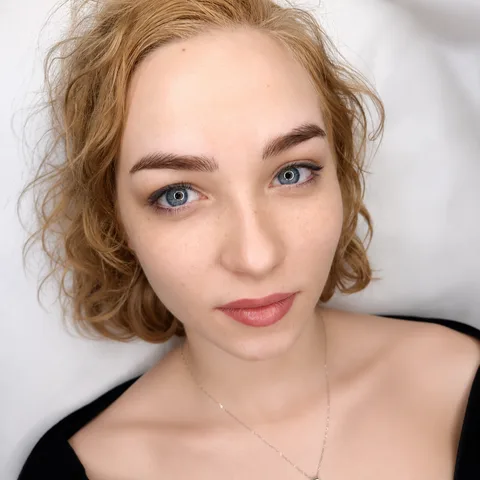 Silky Hairstroke Brows — włos maszynowy Bielsko-Biała — Silky — brwi w szerszym kadrze