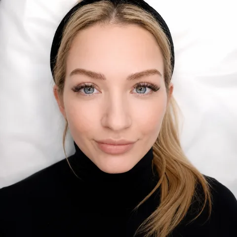 Silky Hairstroke Brows — włos maszynowy Bielsko-Biała — Silky — brwi w szerszym kadrze